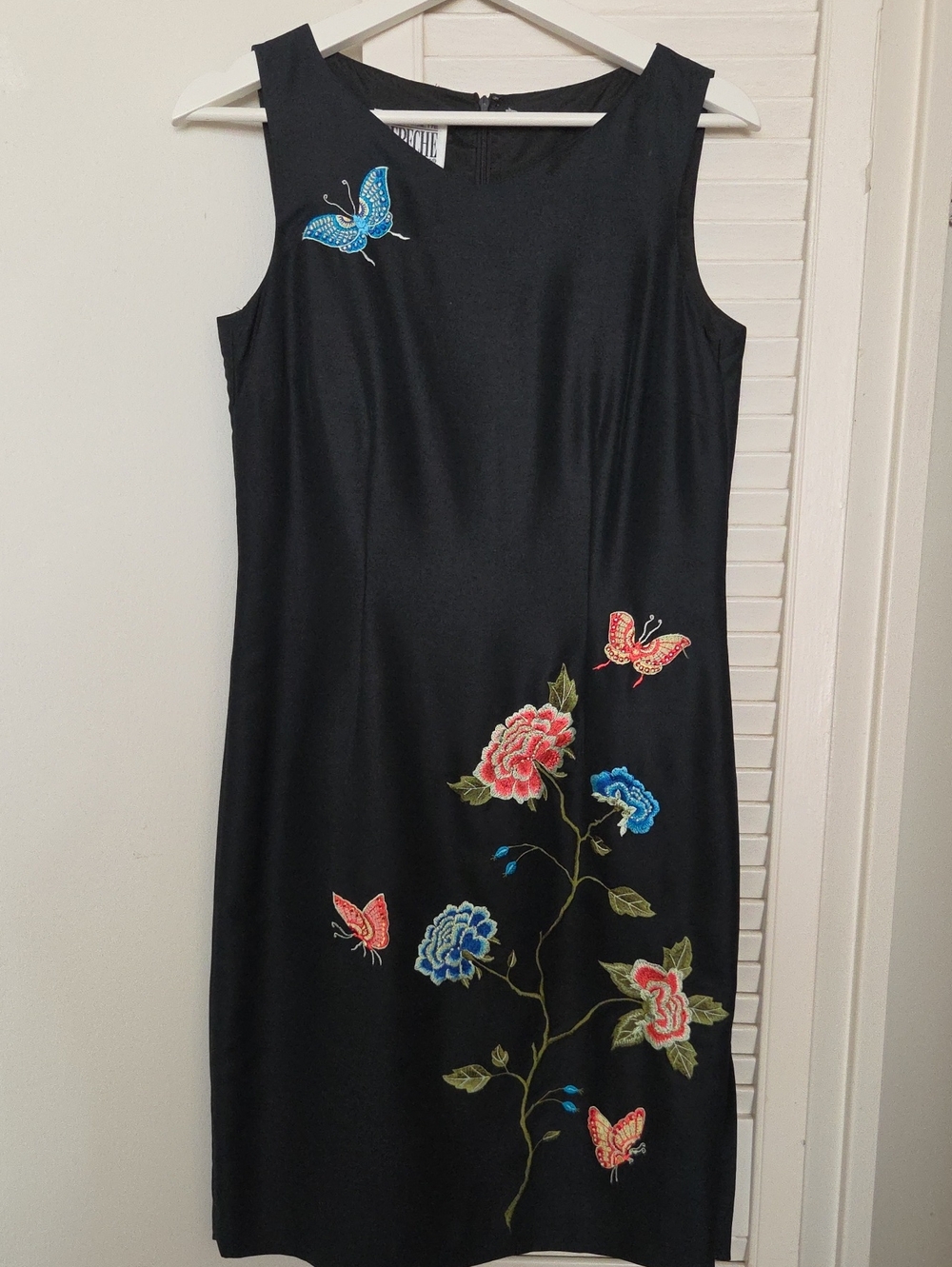 VTG  Sleeveless Silk 100% Black Dress Embroidered Floral Butterfly Accents Sz 4